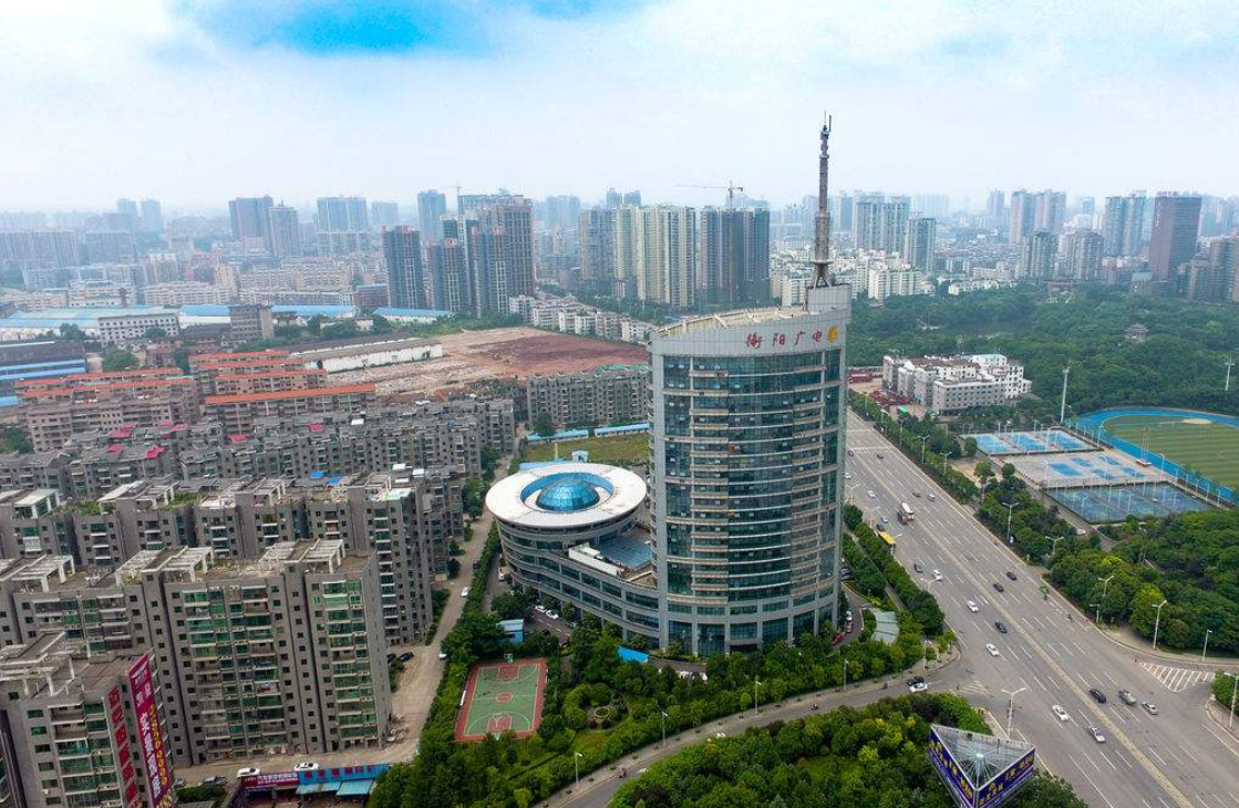 湖南除了长沙,还有哪几个城市条件好些?岳阳和益阳哪个较好些.湖南除长沙外,岳阳、常德、株洲、湘潭、衡阳等城市条件较好;岳阳与益阳相比,岳阳综合条件更优。 湖南除了长沙,还有哪几个城市条件好些?岳阳和益阳哪个较好些.湖南除长沙外,岳阳、常德、株洲、湘潭、衡阳等城市条件较好;岳阳与益阳相比,岳阳综合条件更优。